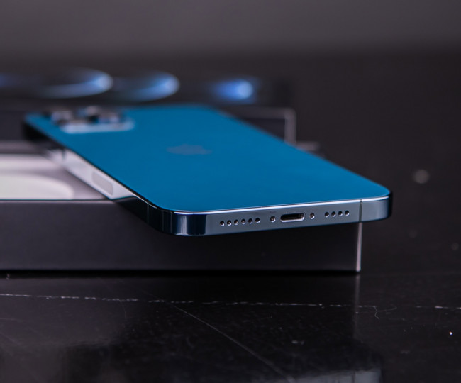 Folosit iPhone 12 Pro Max 256gb, Pacific Blue (MGDF3).